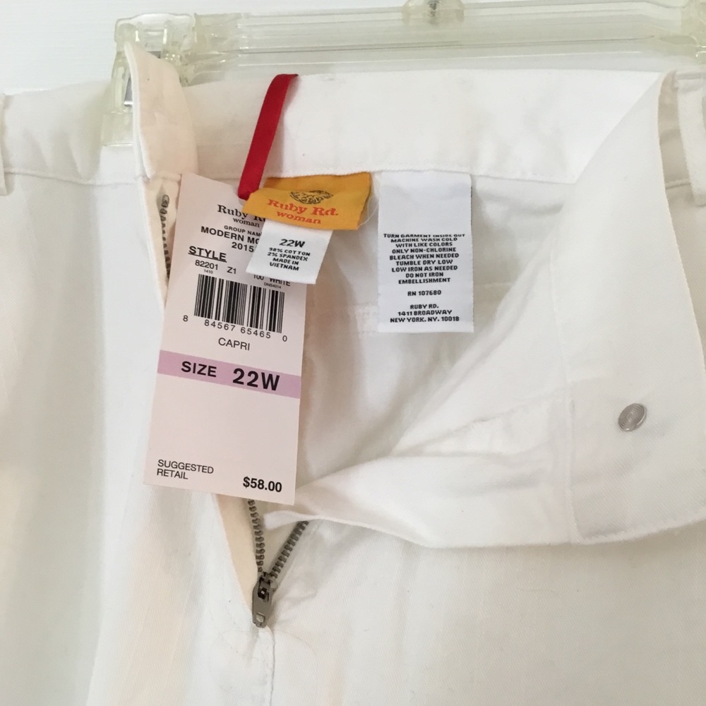 Ruby Rd White Jean Capris Size22W - Picture 2 of 3